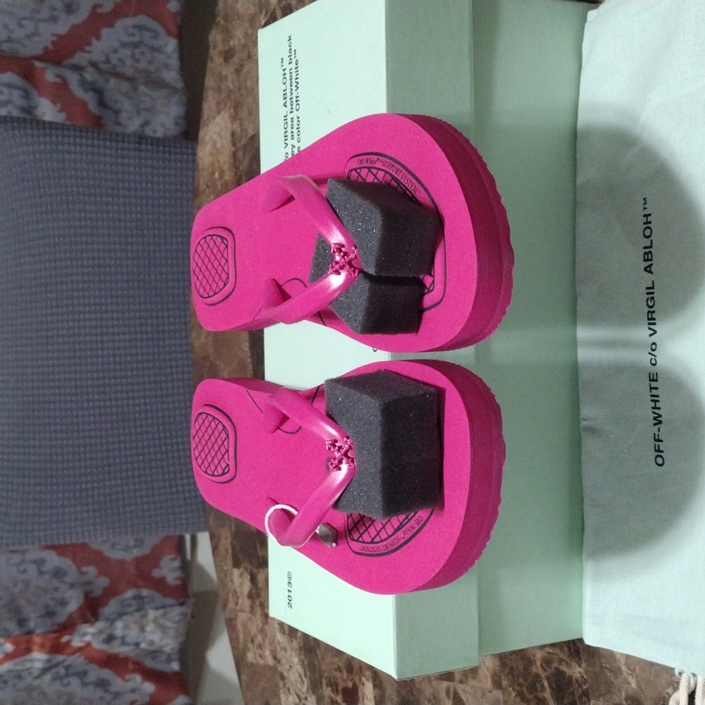 SOLD 💯 Auth Off White Flip Flops - Picture 3 of 6